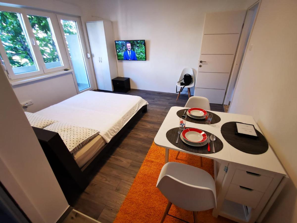 Apartman Smokva Hotell Vodice Eksteriør bilde